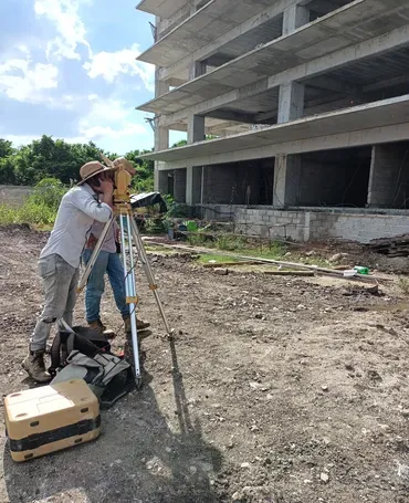 Equipamiento y Prefabricados